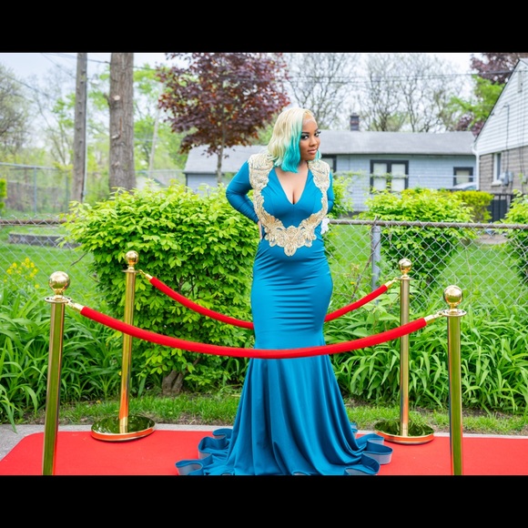 PROM DRESS - Picture 4 of 5